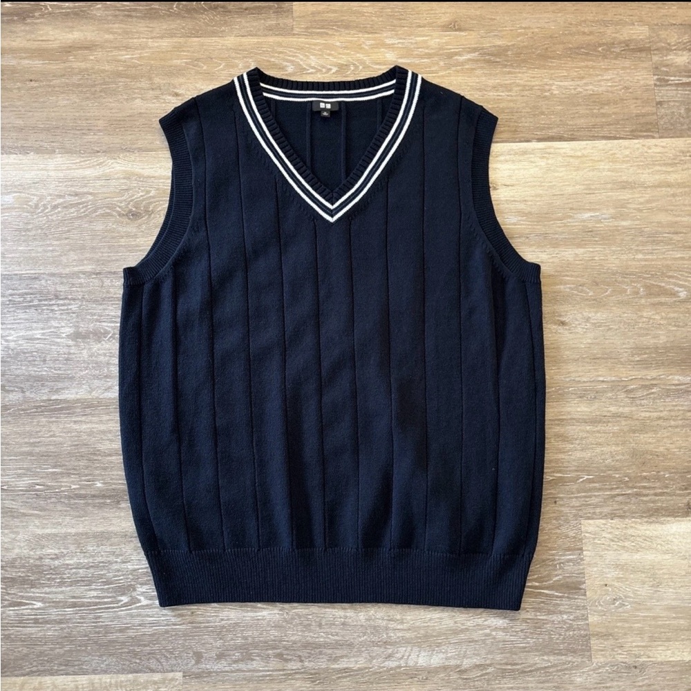 Uniqlo Men’s XL Navy Blue Sweater Vest Washable V Neck